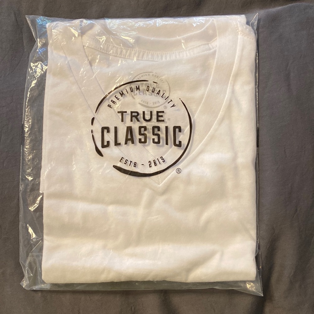 New True classic v-neck tee